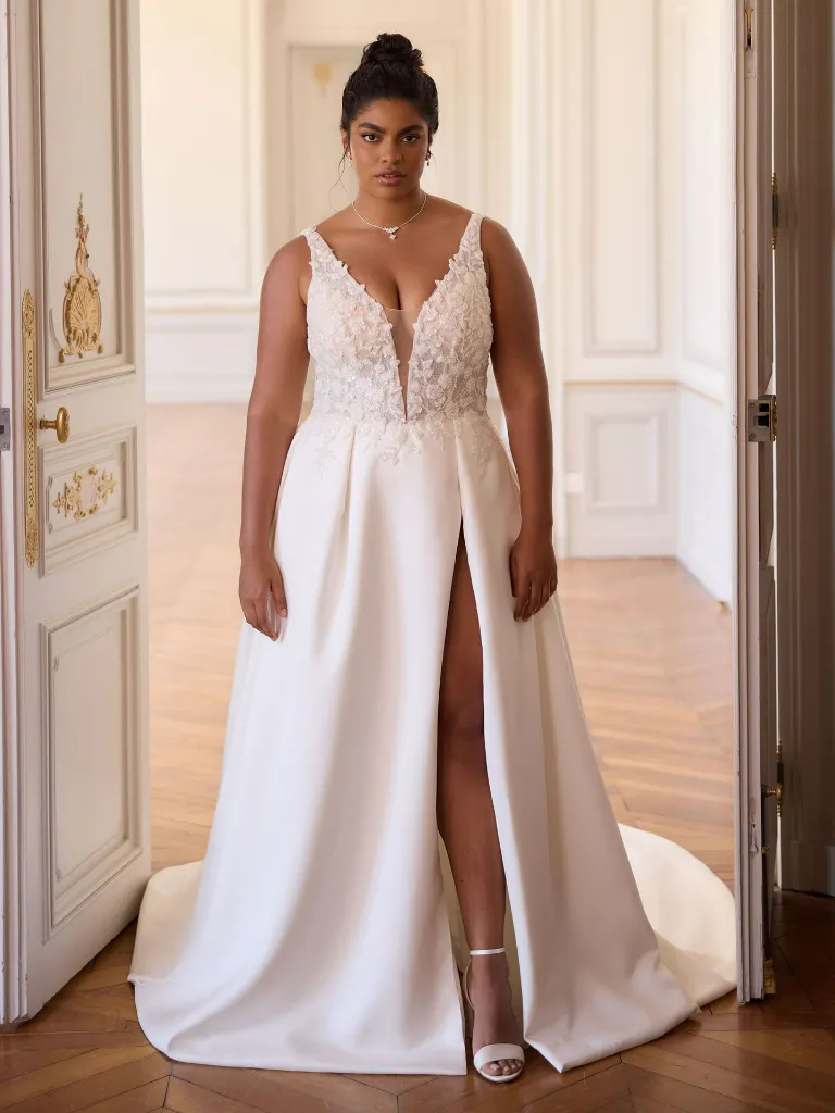 Bianco-Evento-Limited-dress-plus-Vittoria-(1).webp