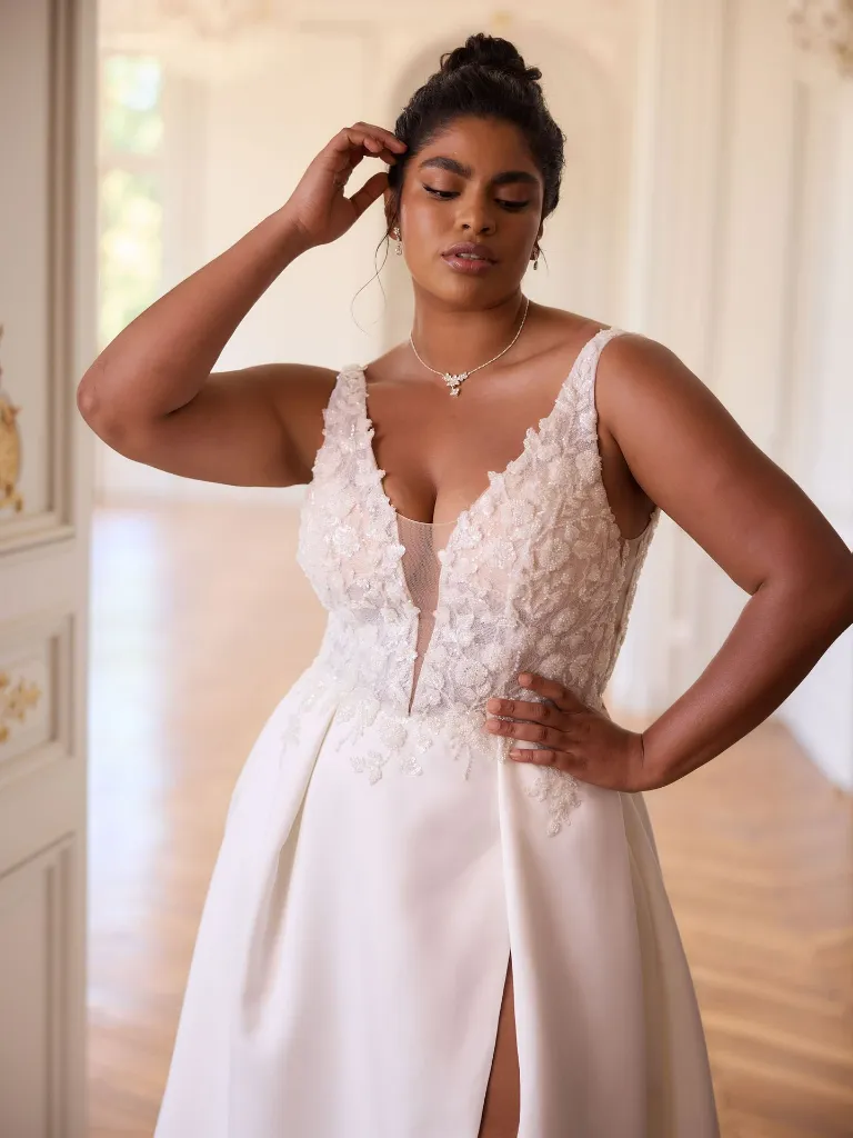 Bianco-Evento-Limited-dress-plus-Vittoria-(3).webp