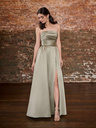 22243 Robe de demoiselle d’honneur en satin avec bustier drapé, fente et mini-jupe intégrée disponible en plusieurs couleurs – christianeboutique.com