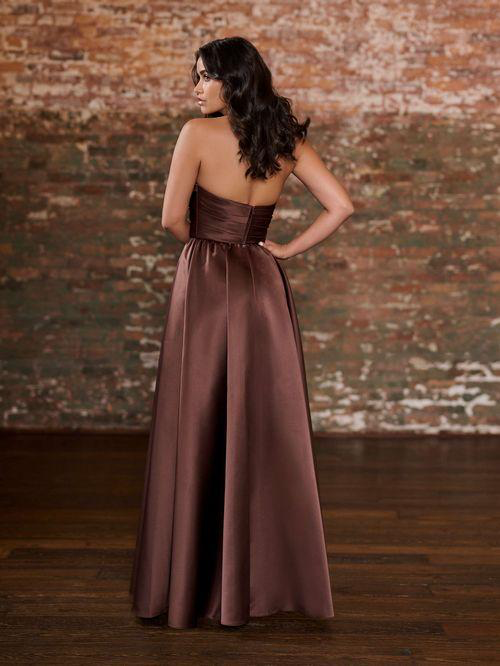 22243 Robe de demoiselle d’honneur en satin avec bustier drapé, fente et mini-jupe intégrée disponible en plusieurs couleurs – christianeboutique.com