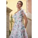 Robe à décolleté asymétrique