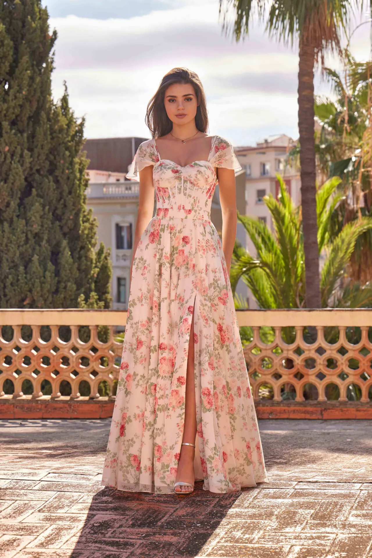 Robe longue fleurie à fente et manches amovibles