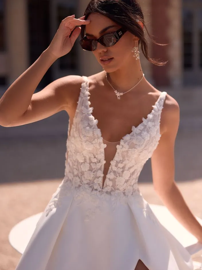 Robe princesse en satin mat et dentelle - Vittoria