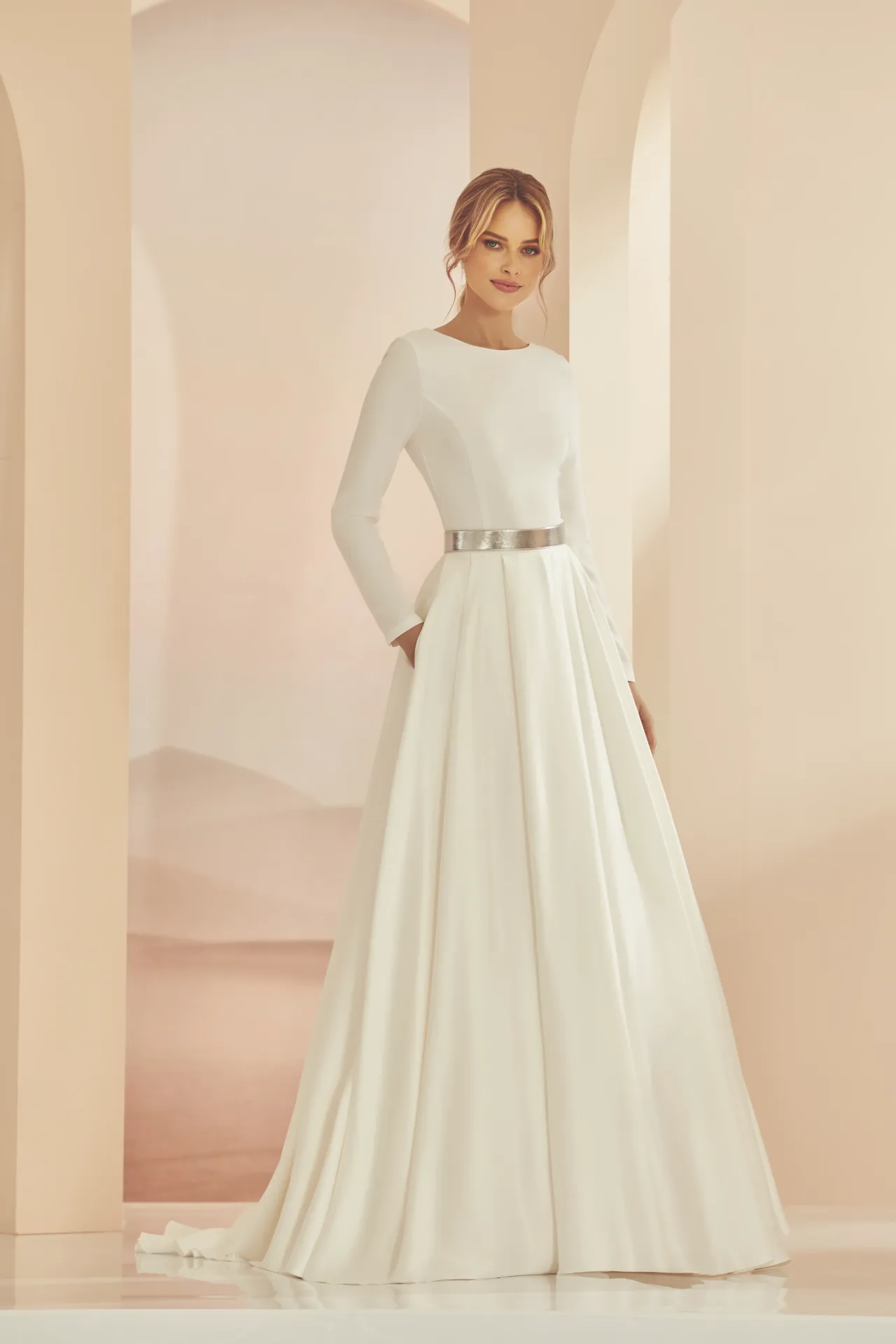 Jupe de mariée en satin ivoire – Madagascar