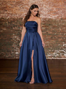 Robe longue en satin à bustier drapé et jupe fendue — 22243