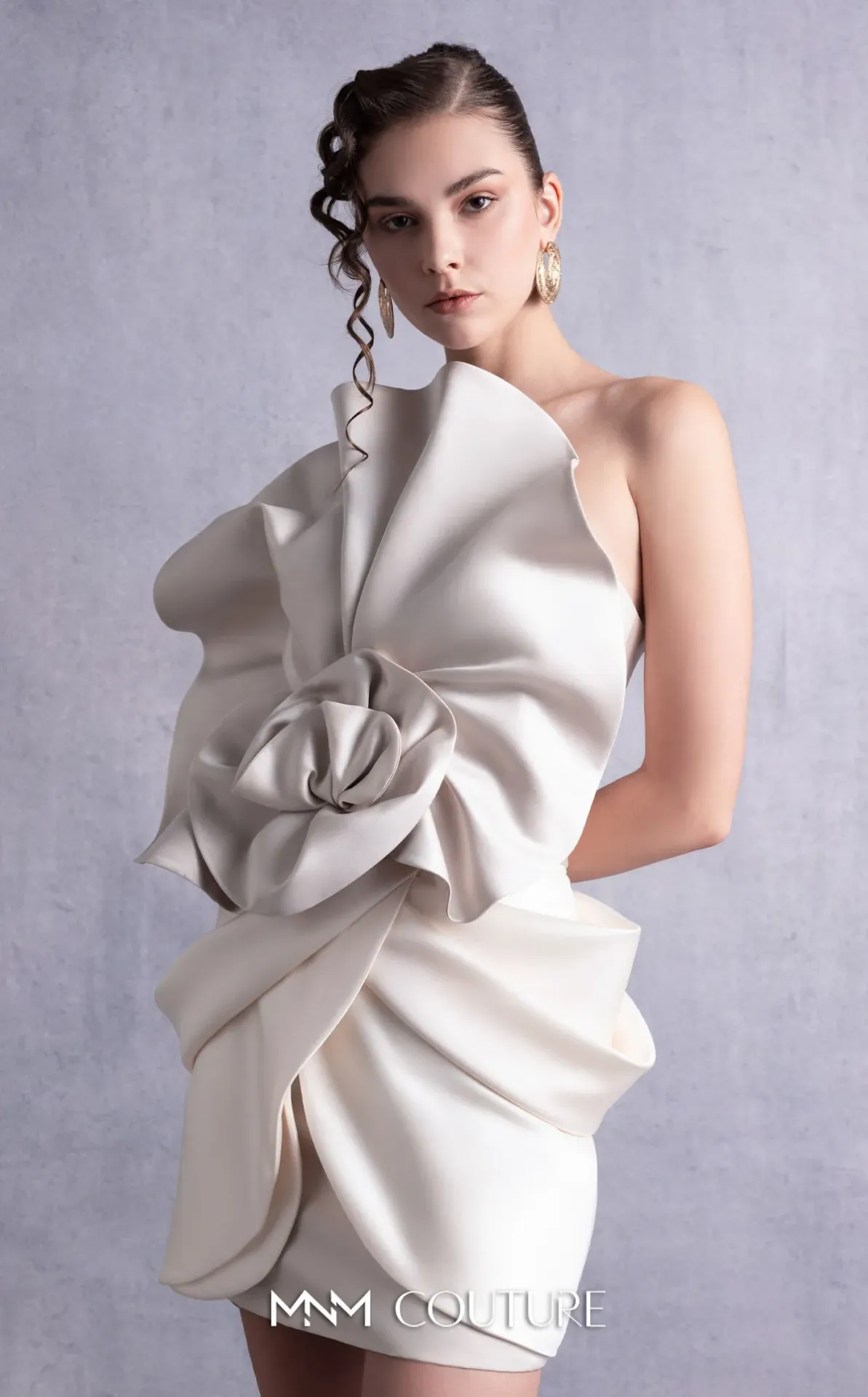 Ensemble cocktail off white drapé floral [GOS2527]