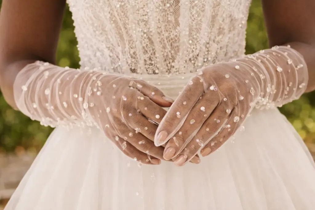 Gants de mariée perlés en tulle ivoire – 9364