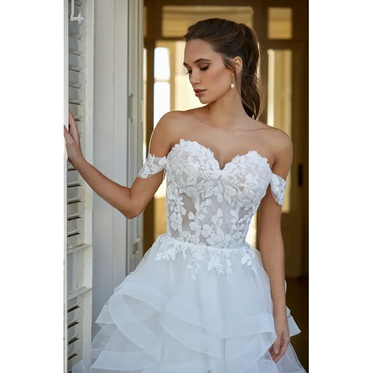 Robe courte de mariée à volants
