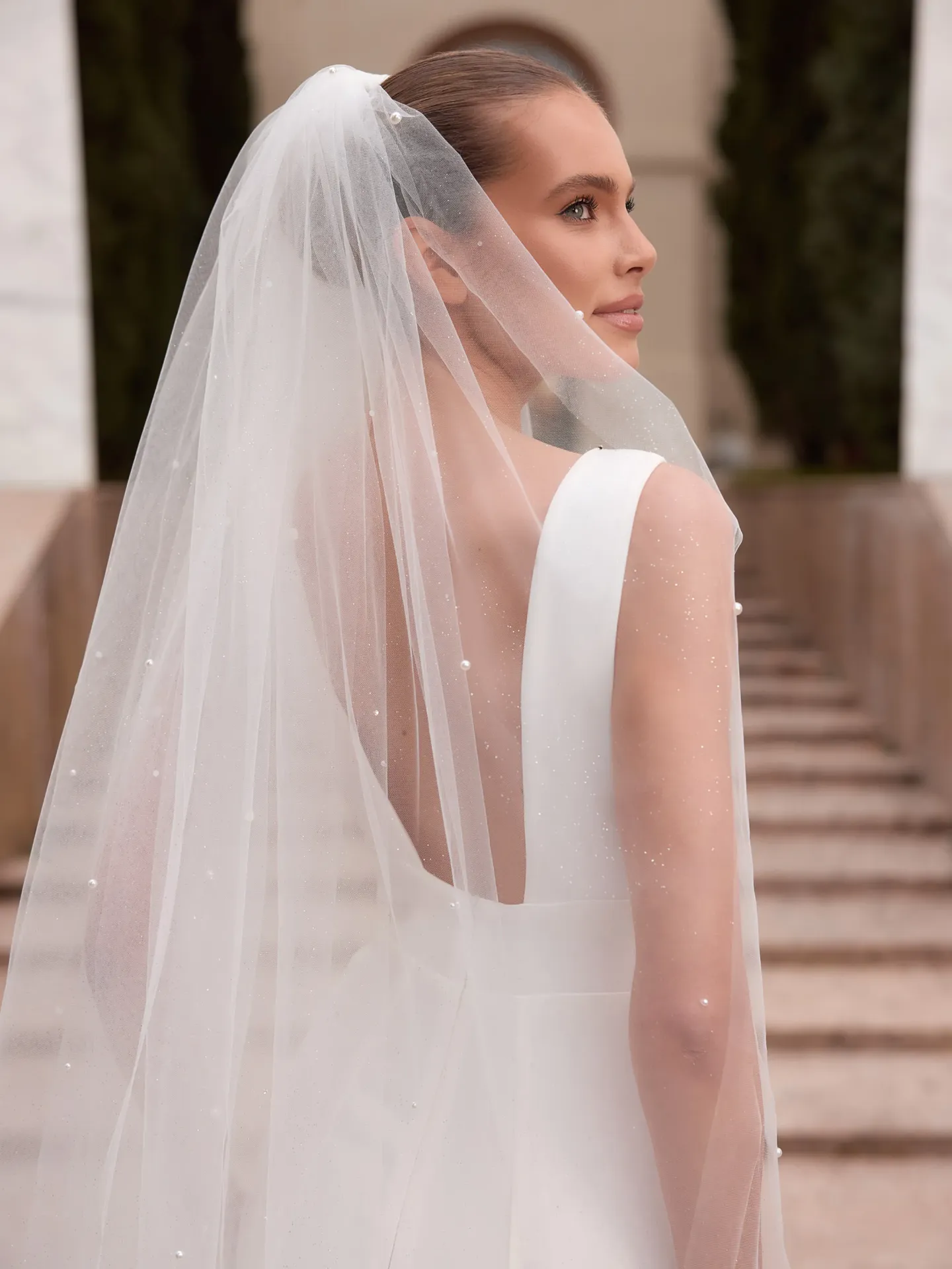 Voile en tulle pailleté à bord coupé, orné de cristaux et de perles - S-555